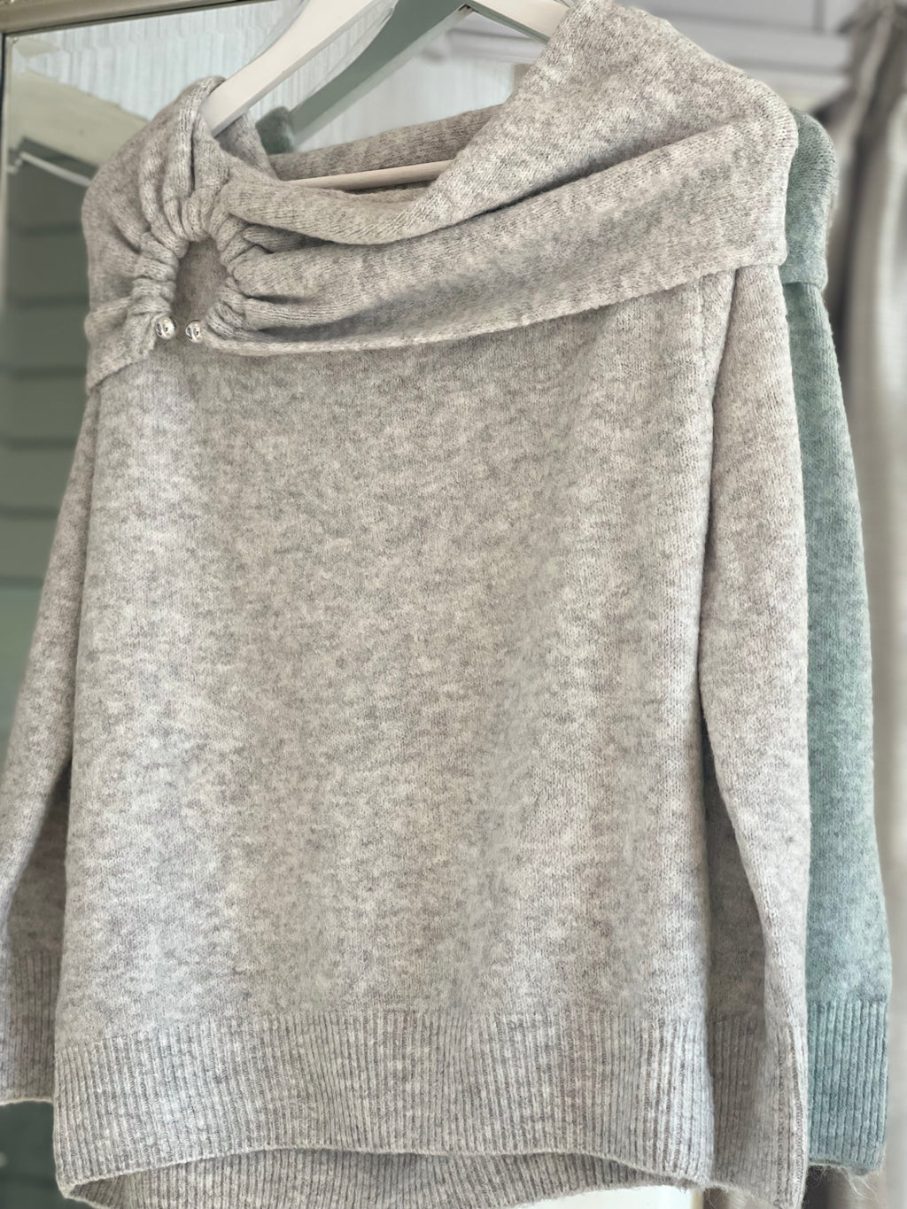 Off the shoulder knit Light Grey